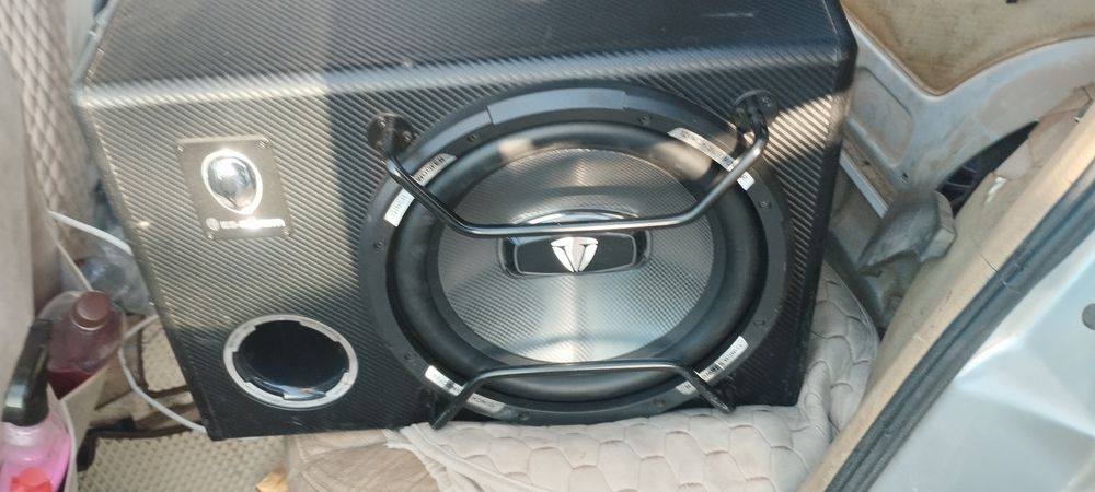 Продам сабвуфер у хорошем состоянии