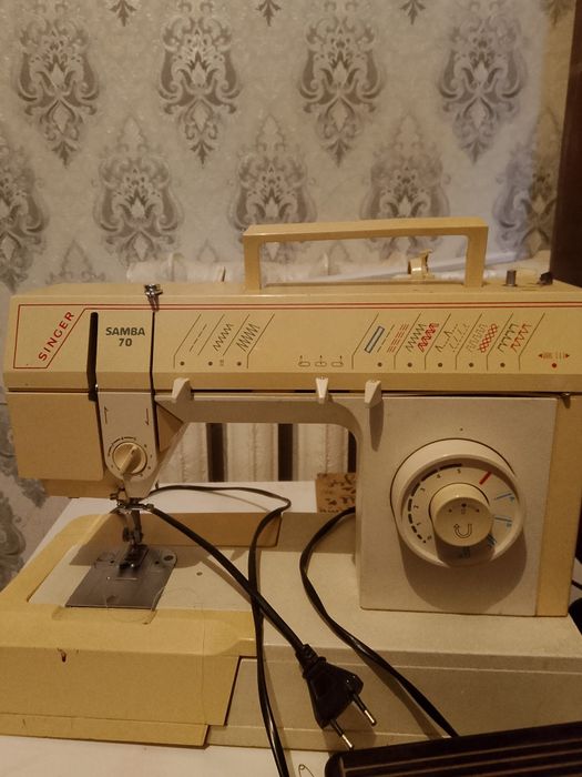 Швейная машинка зингер