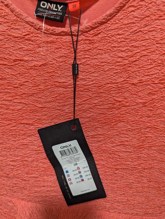 Rochie ONLY nouă cu etichetă – culoare coral Model care subțiază