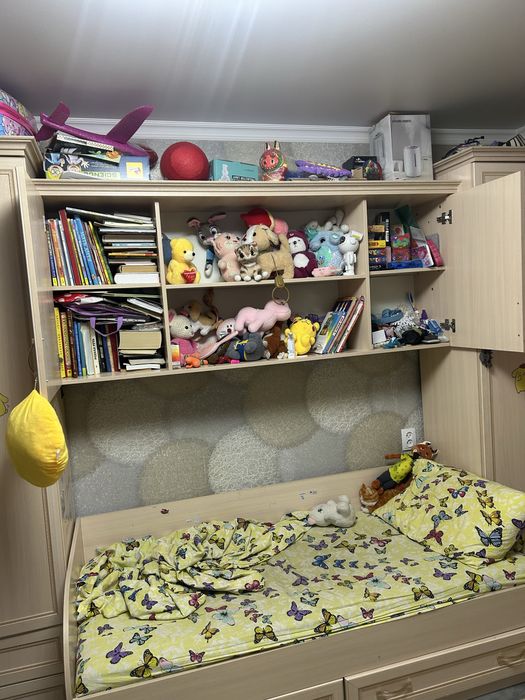 Продам спальный гарнитур в детскую