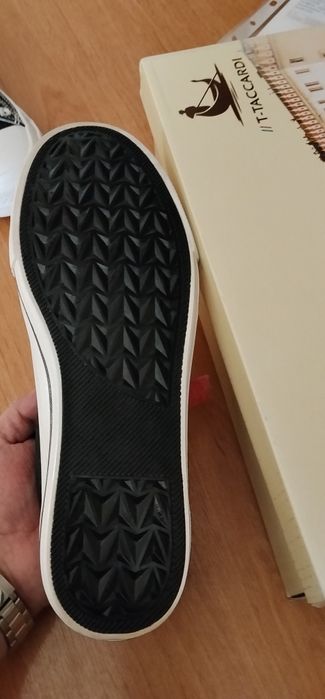 Продаю кеды Taccardi