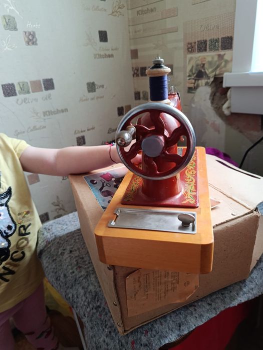 Детская швейная машинка