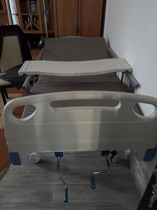Pat medical cu înclinare mecanică plus 2 saltele