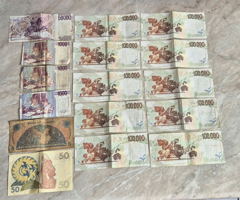 Vând lot bancnote internaționale
