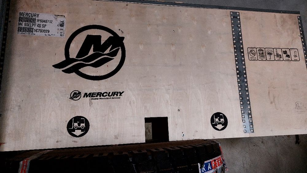 Водный транспорт продам двигатель новый