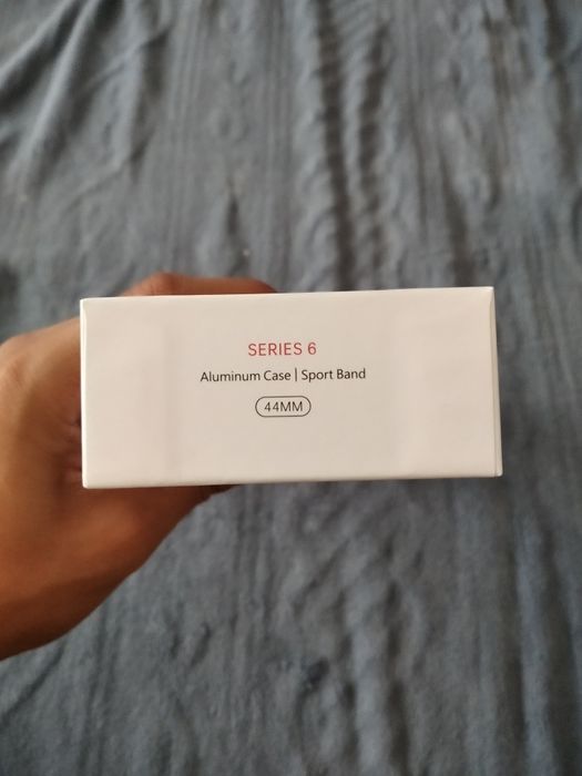 Smartwatch series 6 sotiladi