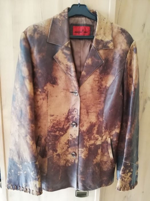 Продам верхную женскую одежду.