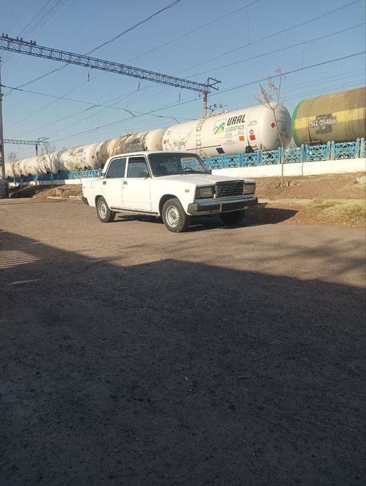 Vaz 2107 sotiladi
