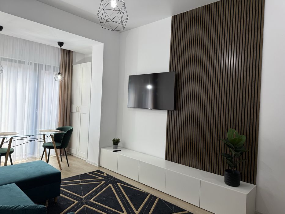Închiriez-Regim Hotelier-Apartament 2 camere/Bloc Nou