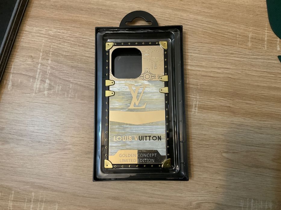 Vând husă Louise Vuitton pt iPhone 14 pro