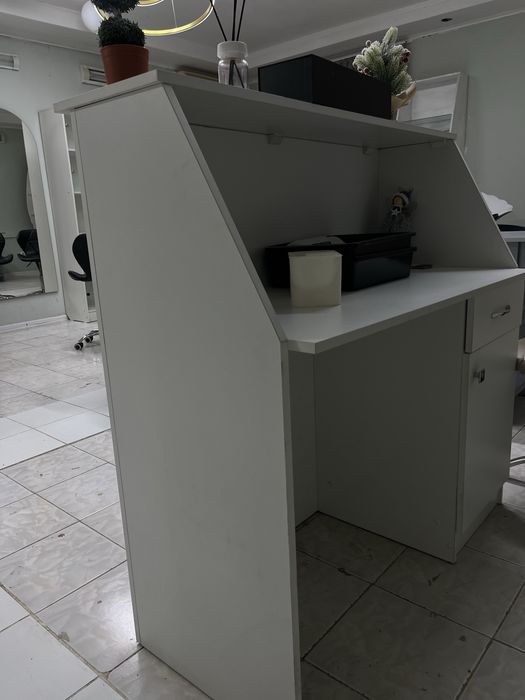 Кресло и Ресепшен