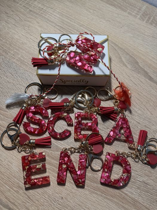 Martisor tip breloc litere