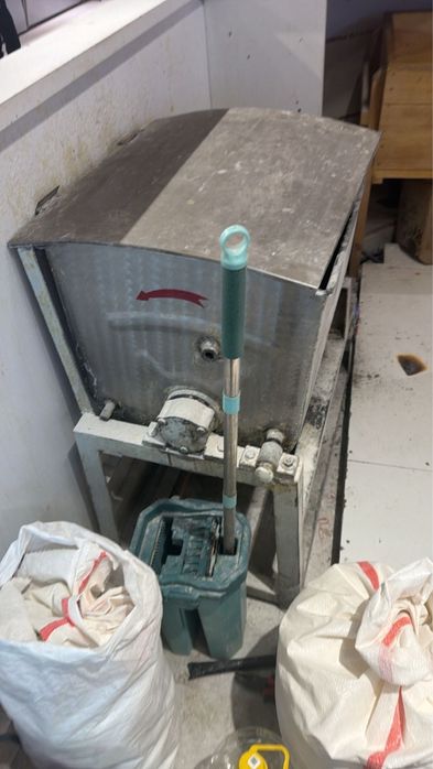 Тесто мест 50кг . Жұмыс жасап тұр