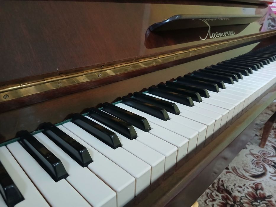 Lastochka, 2 pedallik Pianino. Narxini kelishamiz, kam ishlatilgan.