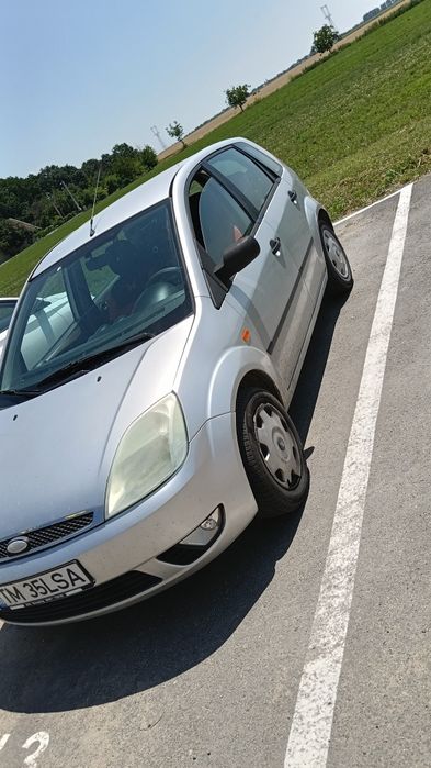 Vând Ford Fiesta