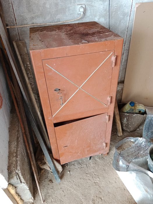 Продам железный сейф