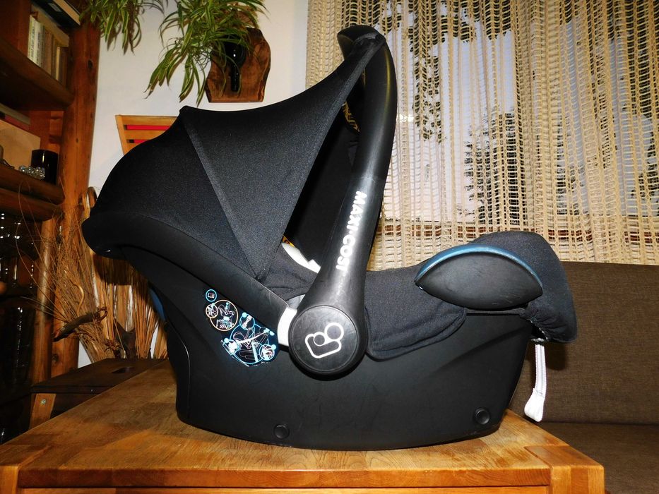 Scoica (scaun auto) cu parasolar Maxi Cosi grupa 0-13 kg