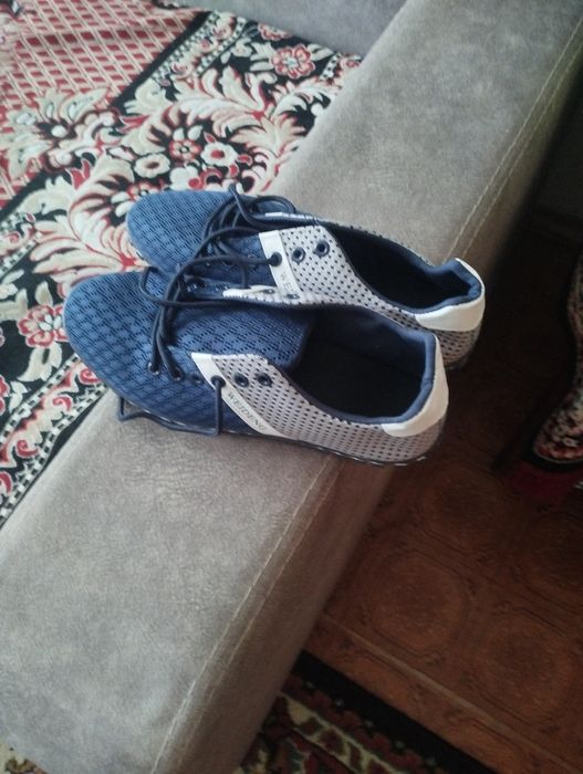 Продам обувь летнию