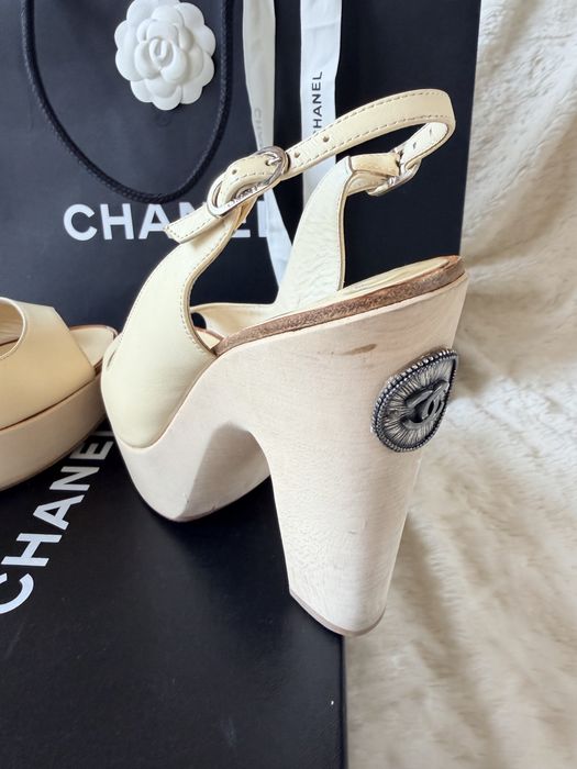 Sanda Chanel SS10