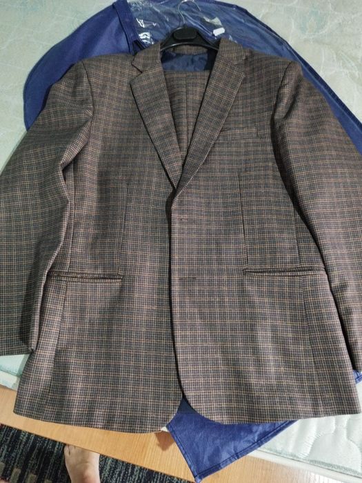 Продам костюмы мужские