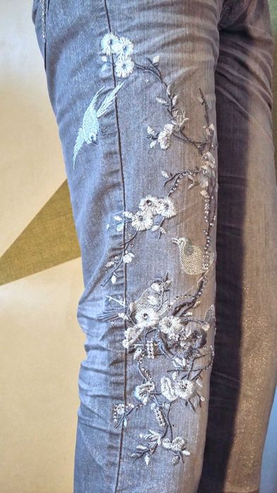 Super Glam Jeans Blugi unicat gri argintiu cu tinte strasuri broderii