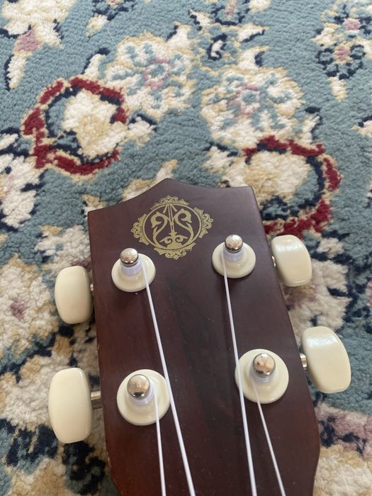 укулелел продам срочно