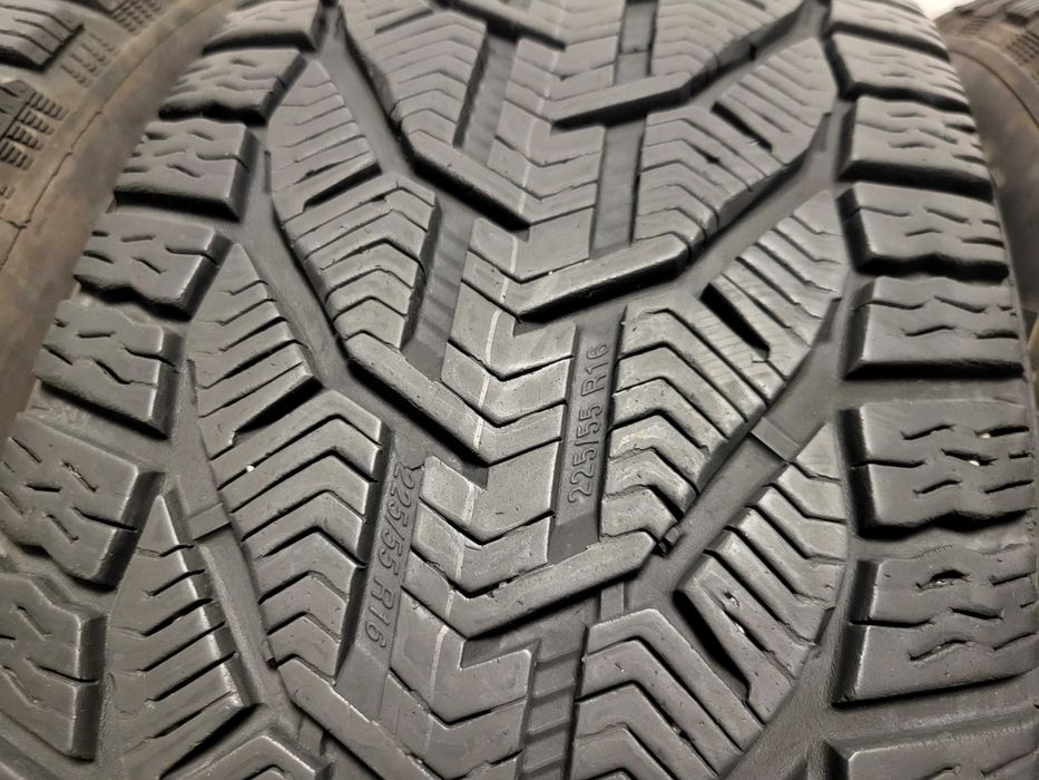 205/60/16 Bridgestone / 225/55/16 Taurus зимни гуми