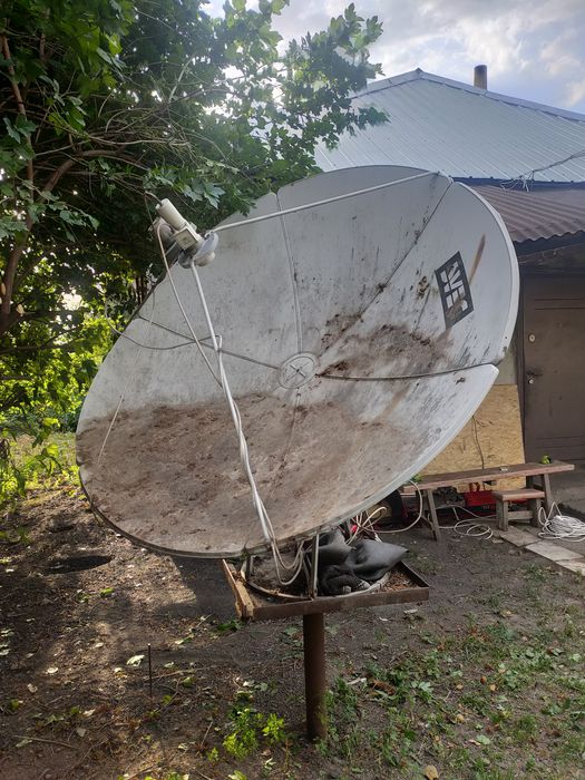 Спутниковая антенна + две головки + ресивер