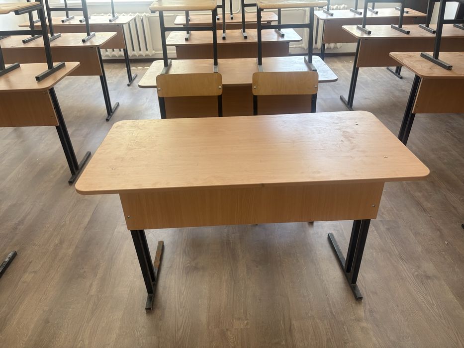 Продам 6 парты в комплекте в хорошом состояний для студентов можно для