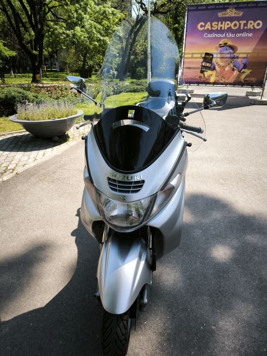 Schimb/Vand Suzuki burgman 250 CC/ 2002 / 35.000 km în creștere.