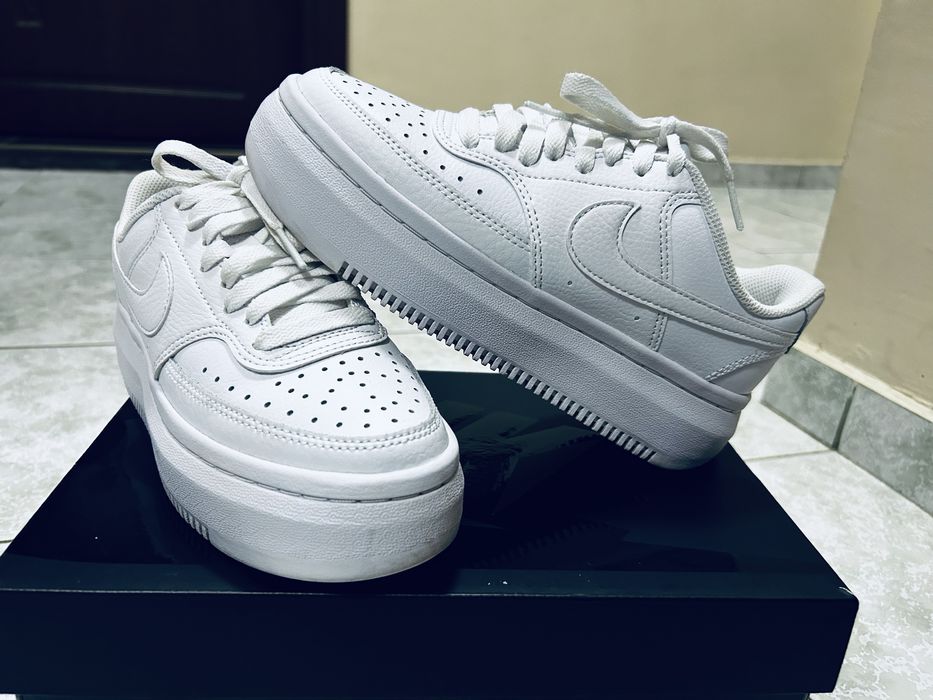 Маратонки Nike с платформа