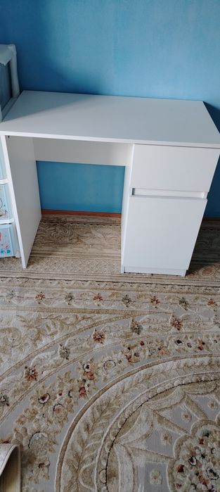 Продаётся письменный стол в хорошем состоянии