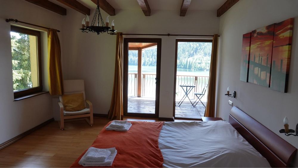 Inchiriez cabană pe malul lacului Beliș de revelion.