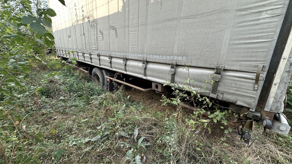 Remorca tandem 1 ax 11 tone , 7.8 cu container prelata detasabil