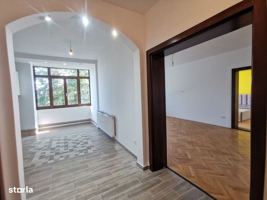 Apartament spatios 136 mp utili cu garaj ,terasă , balcon si boxa.
