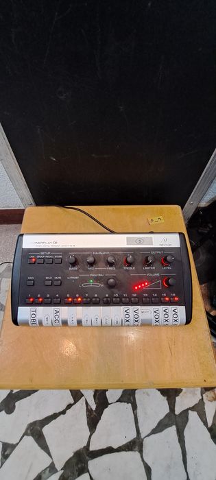 P16 M Behringer stare perfecta