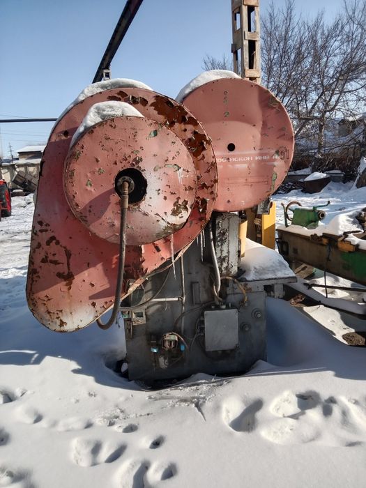 Станок для рубки металла