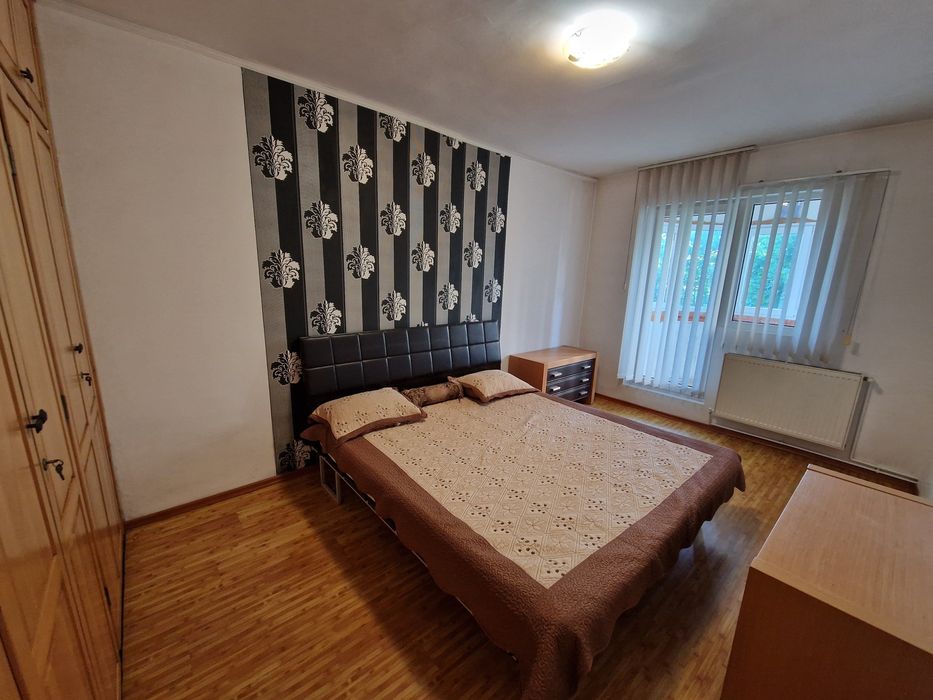Apartament cu 3 camere de închiriat-Zona 1 Mai