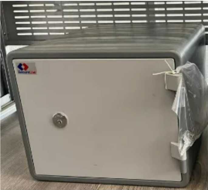 сейф с механическим замком