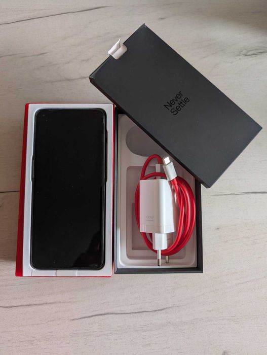 Смартфон OnePlus 11