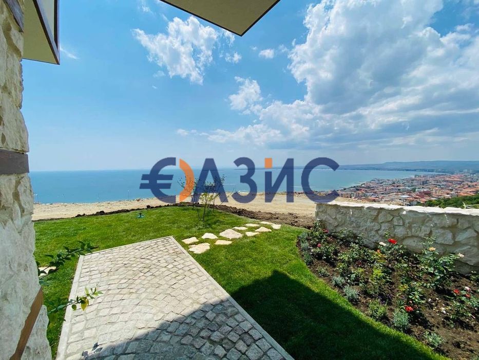 Продава се Къща в Свети Влас - 301 кв.м за 1715 €/кв.м - Снимка #1