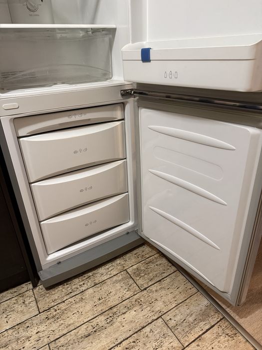 Хладилник с фризер LG