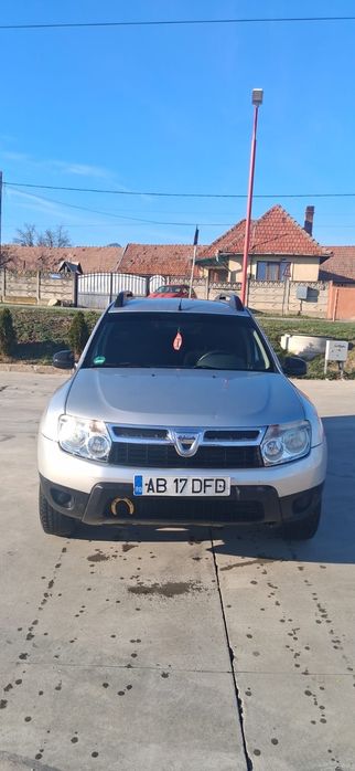 Vând Dacia Duster 4x2 2012