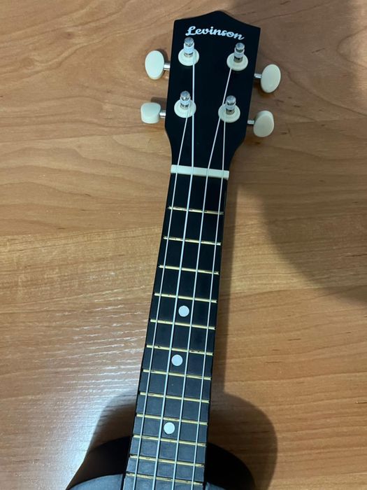 Укулеле маленьки гитара