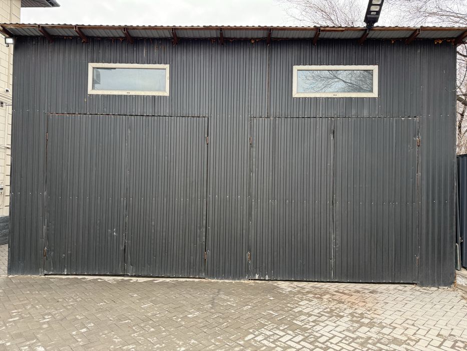 Гараж под разбор.