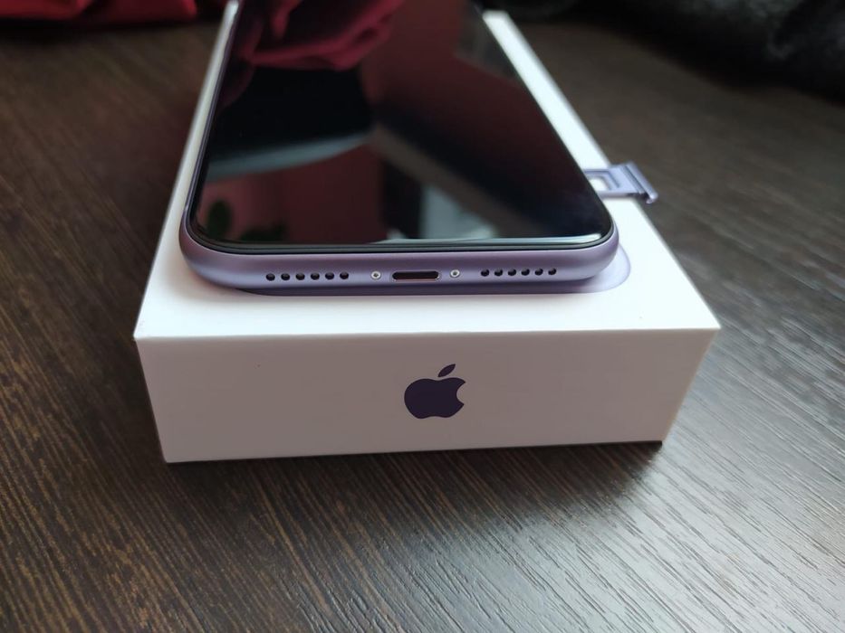 Продам айфон 11