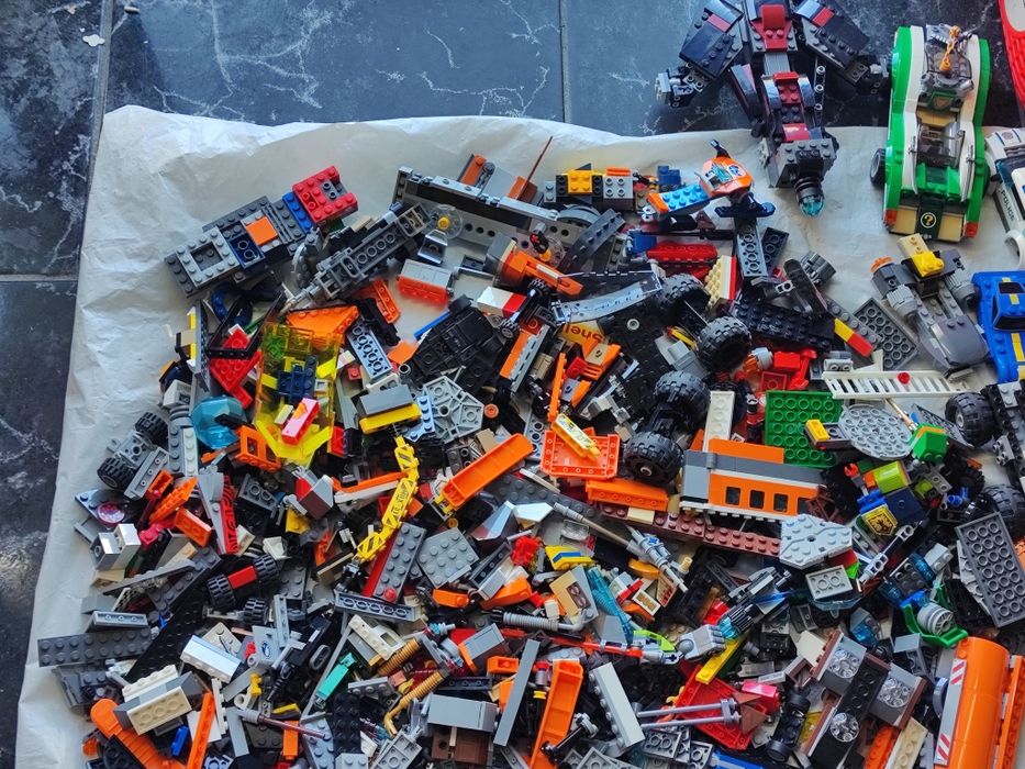 Оригинални Лего части 4,5 кг lego