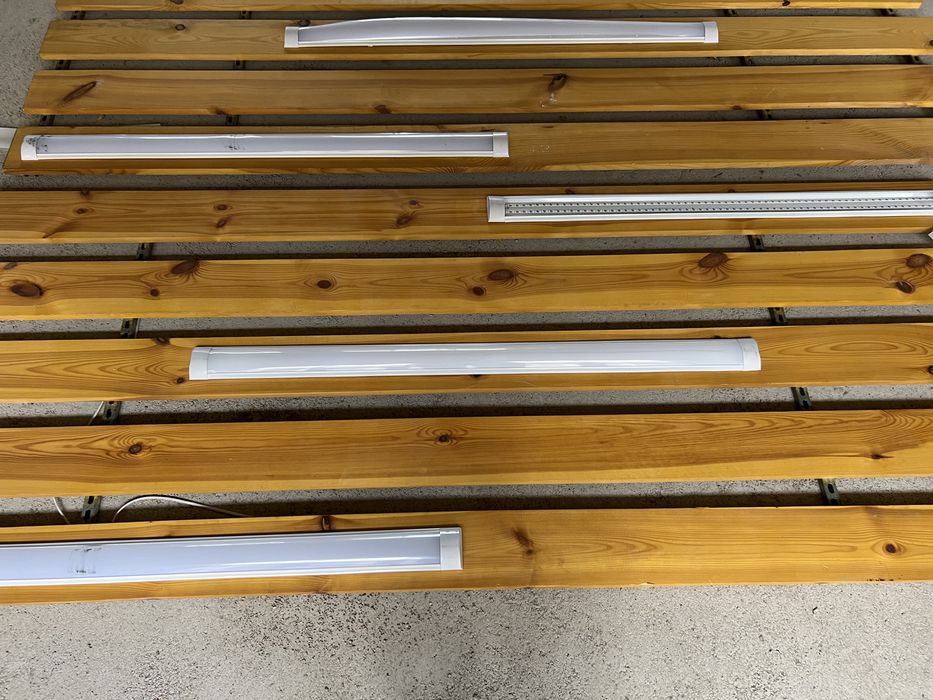 Продам панели со светильниками на потолок