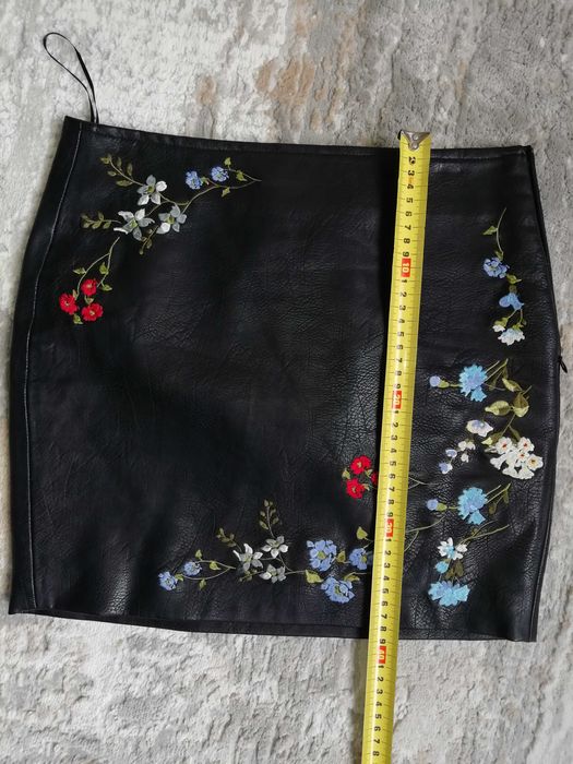 кожена пола на BERSHKA-S размер