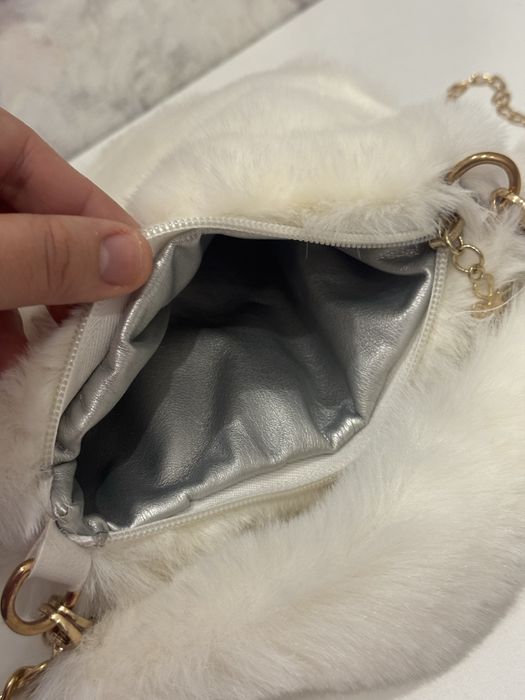 Ақ жұмсақ қол сөмке